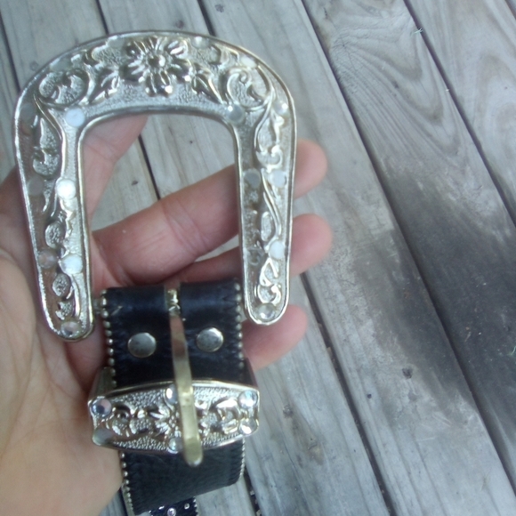 Women's Genuine Italan Leather Studded Black Belt & Belt Buckle Size Large - Picture 5 of 7